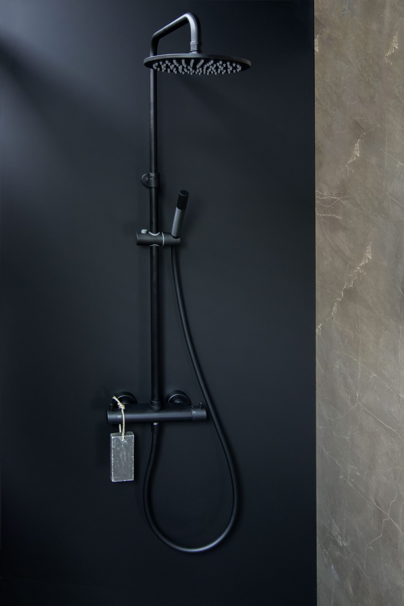 Mijn-bad-in-stijl-tip4-zwarte-details-douche-badkamer